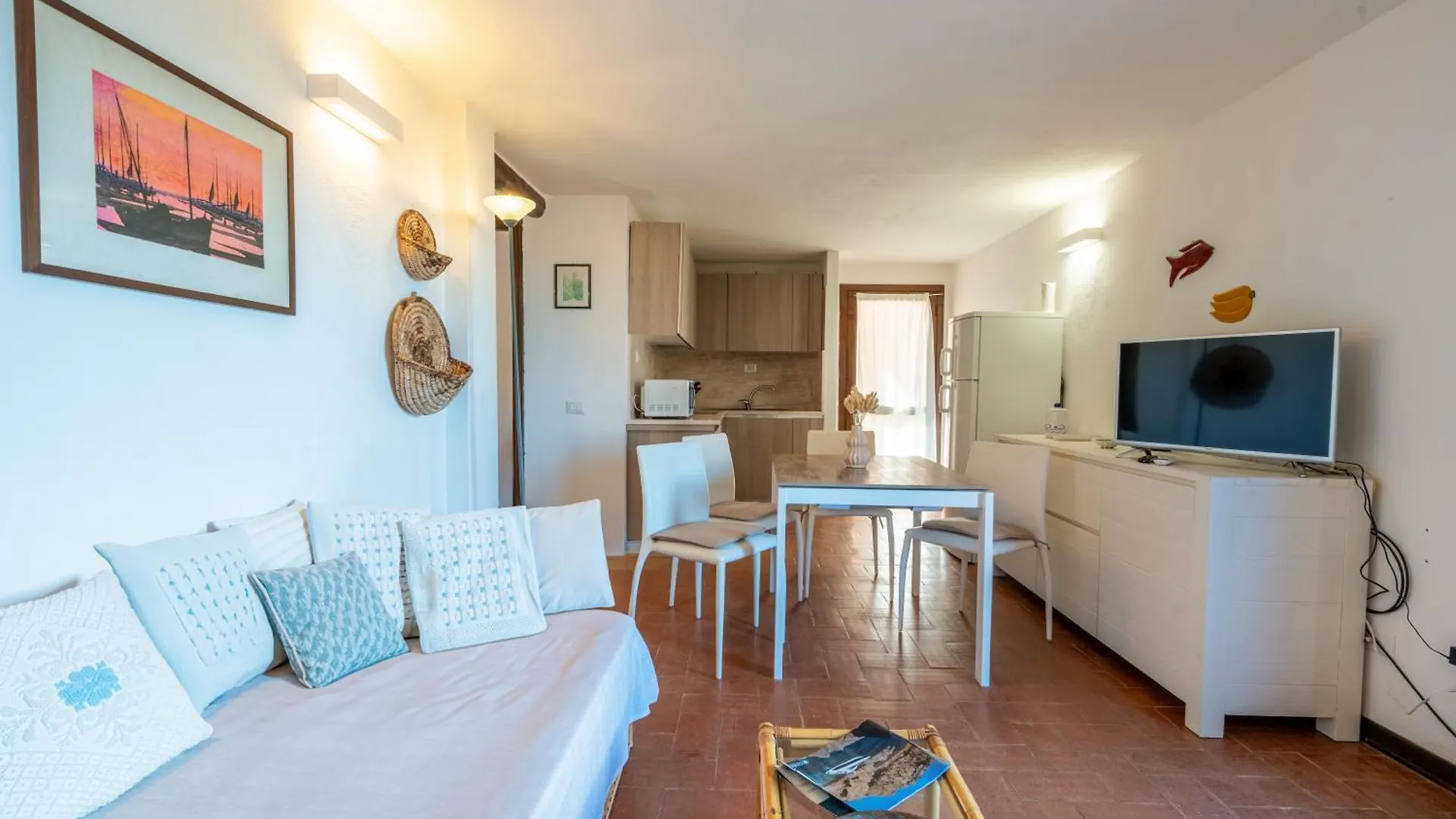 Marinella-Porto Rotondo, Accesso Su Spiaggia 0*,  Italy