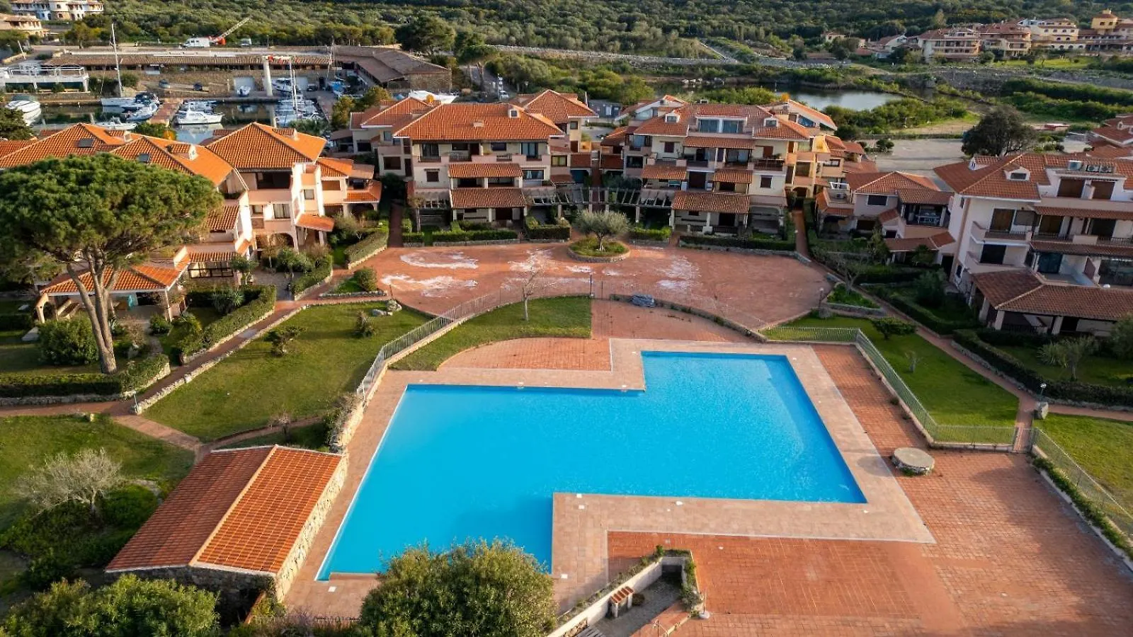 Marinella-Porto Rotondo, Accesso Su Spiaggia